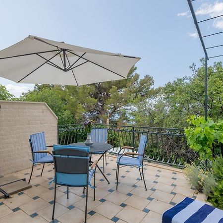 Apartmani Mirta โอมิช ภายนอก รูปภาพ