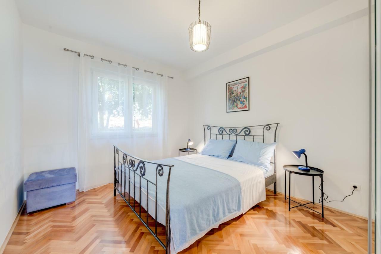 Apartmani Mirta โอมิช ภายนอก รูปภาพ