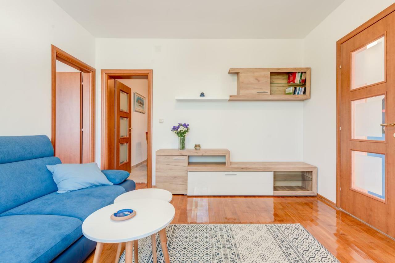 Apartmani Mirta โอมิช ภายนอก รูปภาพ