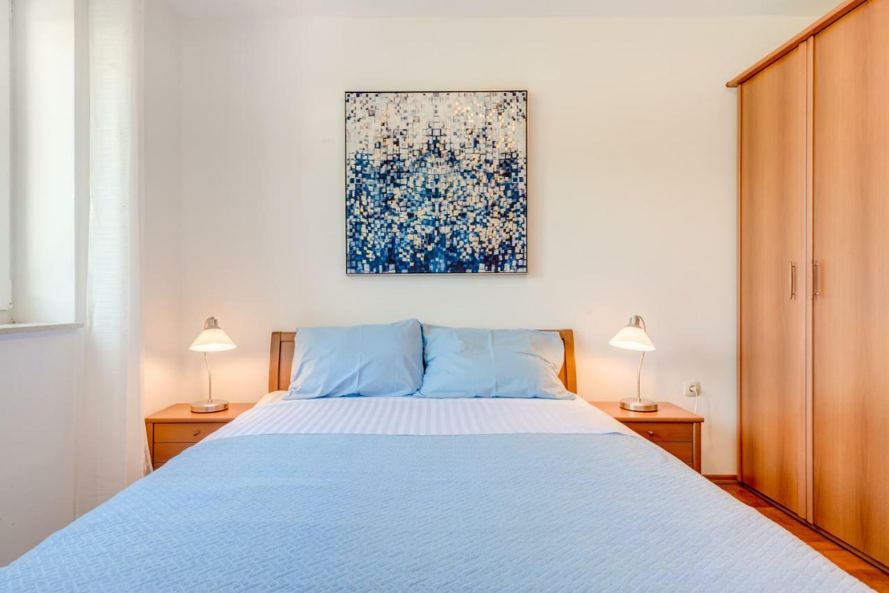 Apartmani Mirta โอมิช ภายนอก รูปภาพ