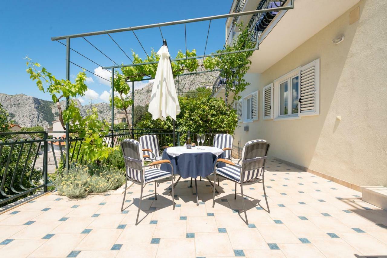 Apartmani Mirta โอมิช ภายนอก รูปภาพ