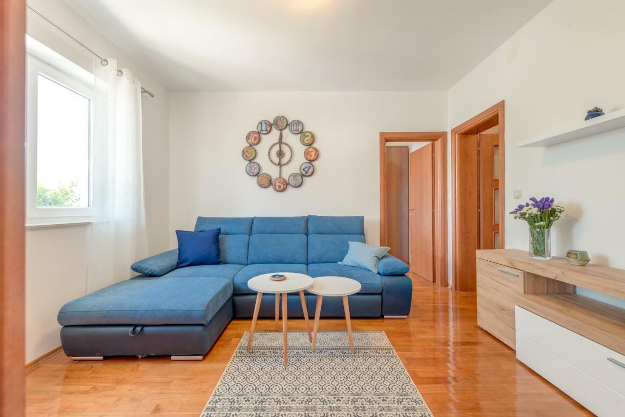 Apartmani Mirta โอมิช ภายนอก รูปภาพ